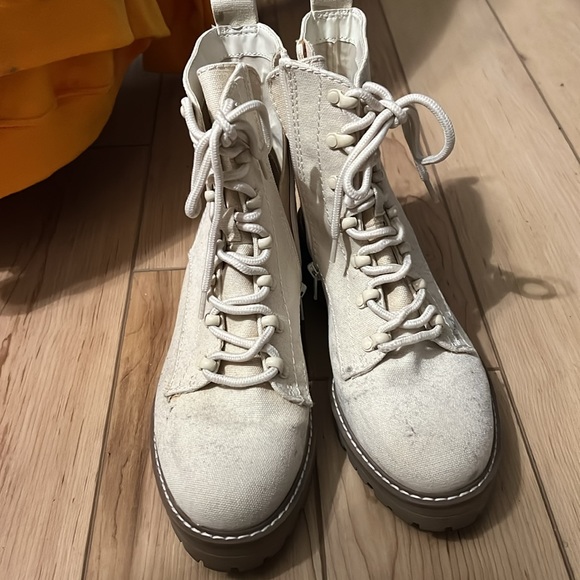 Boots - Picture 3 of 6